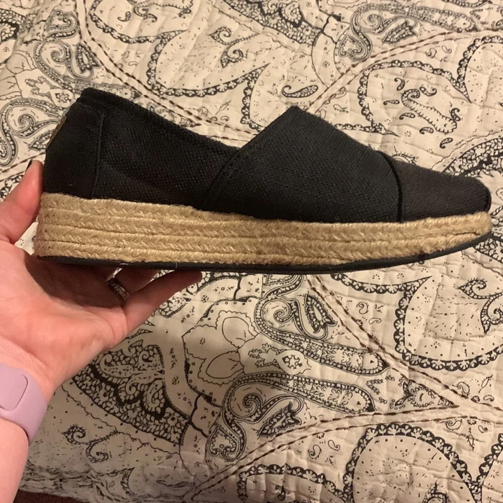 Bobs memory foam small wedge shoes. Size 8 black in excellent condition. - Picture 2 of 4